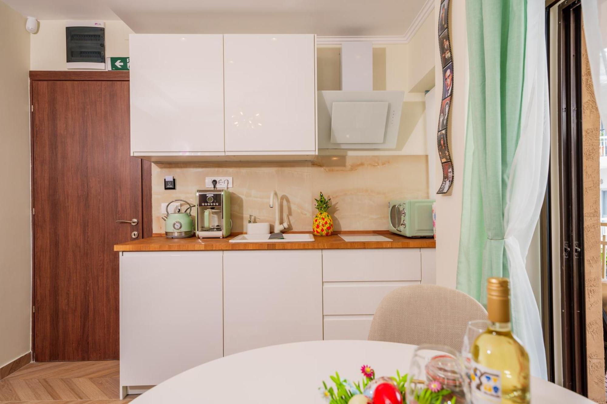 Peraía Lux Movie Stars Apartments Perea מראה חיצוני תמונה